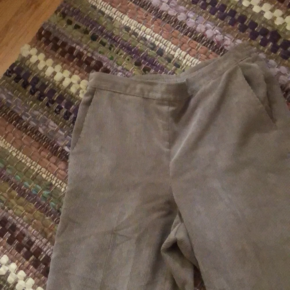 Tan cords- elastic back- 10 petite, pockets- Alfred Dunner